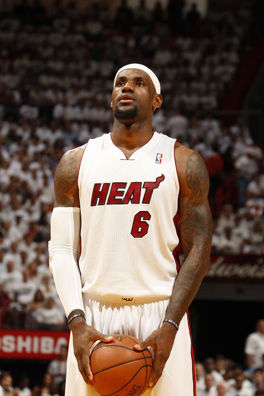 比利亚雷亚尔中场新星崛起：未来的丹尼·帕雷霍和托马斯·帕特（比利亚雷亚尔中场新秀崛起：有望接班帕雷霍与托马斯·帕尔特伊）