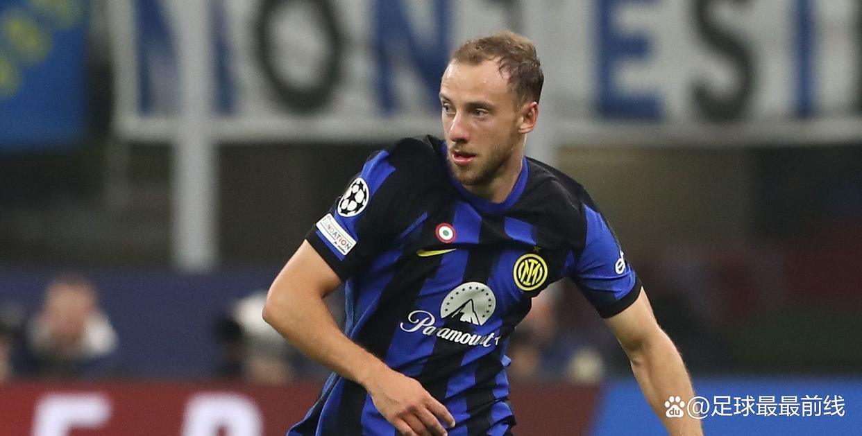 高手踢球都很省力（越是高手，踢球越轻松）