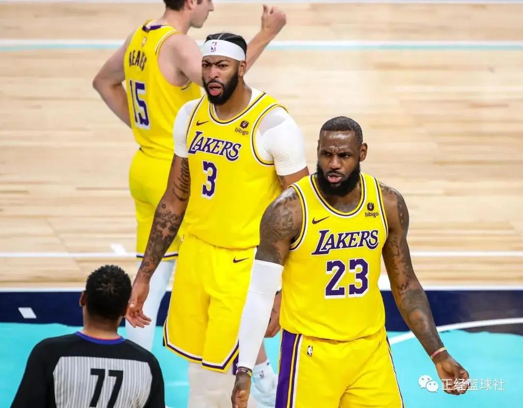 勇士球队助攻率高，全队配合默契（勇士传导球高效，团队协作默契）