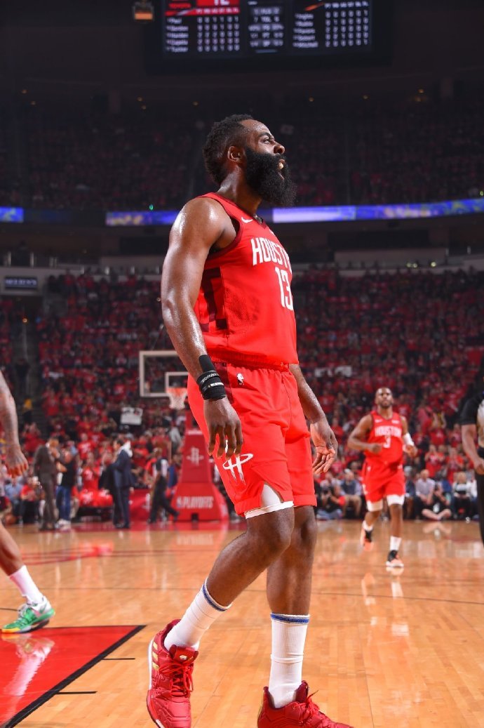 巴媒：内马尔不顾队医建议进行训练，他想出战周五关键保级战（巴媒称内马尔无视队医建议坚持训练，力争出战周五保级生死战）