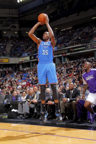 雨一直下，气氛不算融洽！这次比赛为什么不带徐杰呢？（雨不停歇，气氛微妙：这次比赛为何未带徐杰？）