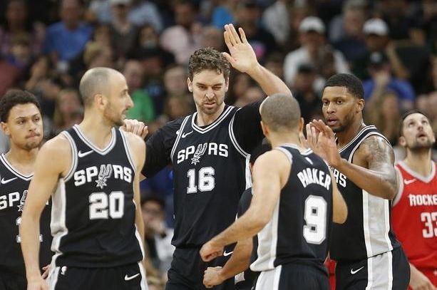 巴西大名单：维尼修斯领衔，法比尼奥、罗克回归，内马尔无缘（巴西阵容出炉：维尼修斯领衔，法比尼奥和罗克回归，内马尔落选）