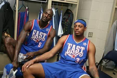 字母哥伤退，雄鹿完成18分大逆转，打赢东部第一活塞（字母哥受伤退赛，雄鹿上演18分翻盘好戏，力克东部榜首活塞）