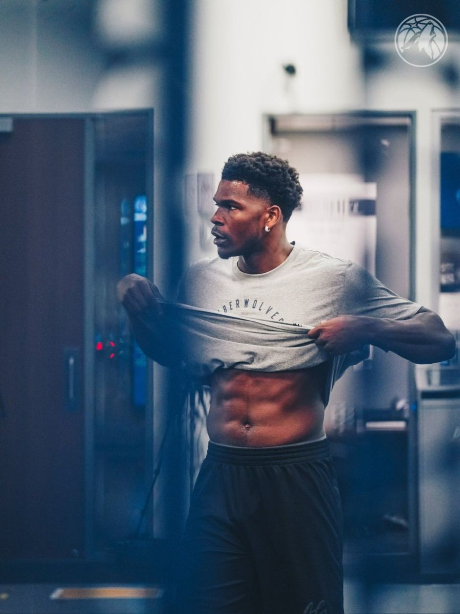 德甲战报：基尼洛斯1射1传，奥格斯堡2-0战胜勒沃库森（德甲：基尼洛斯传射建功，奥格斯堡2-0击败勒沃库森）