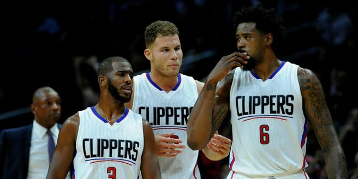 中超赛场争议判罚：VAR判罚引发热议,（中超赛场再起风波：VAR裁定引发热议）