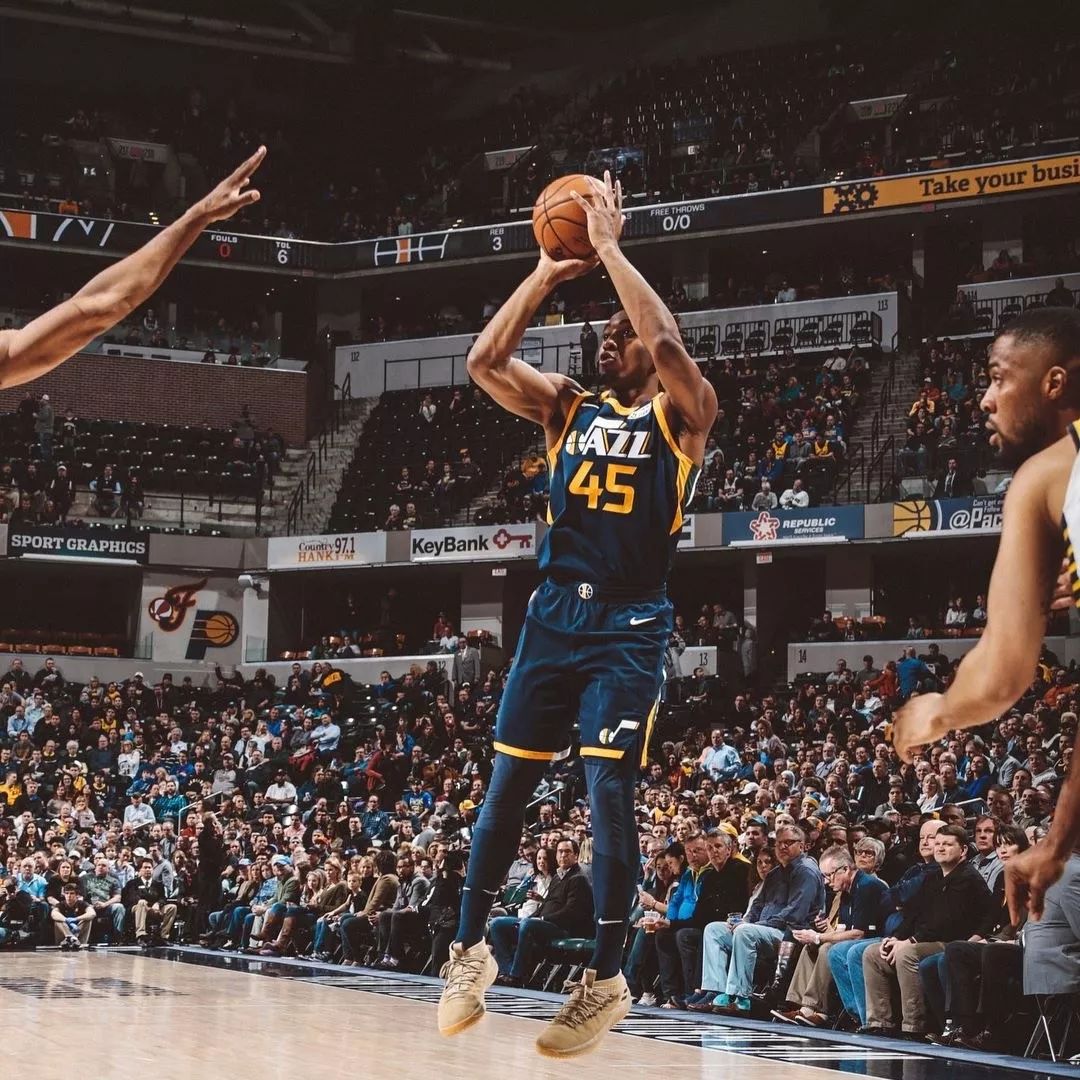 传闻：切尔西和阿森纳领跑马赛前锋罗比尼奥-瓦斯争夺战（据悉，切尔西与阿森纳在马赛前锋罗比尼奥-瓦斯的引进竞赛中占据领先）