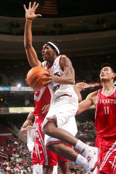 豪宅风波后，全红婵带伤赴新疆滑雪，再次陷入争议，樊振东说对了（豪宅风波未息，全红婵带伤赴新疆滑雪再引争议，樊振东的话应验了）