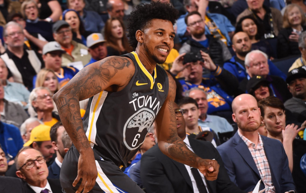 32岁津门虎王牌队长正式转会上港，亚冠首轮亮相柔佛引关注（32岁津门虎王牌队长官宣加盟上港，亚冠首战对阵柔佛备受关注）