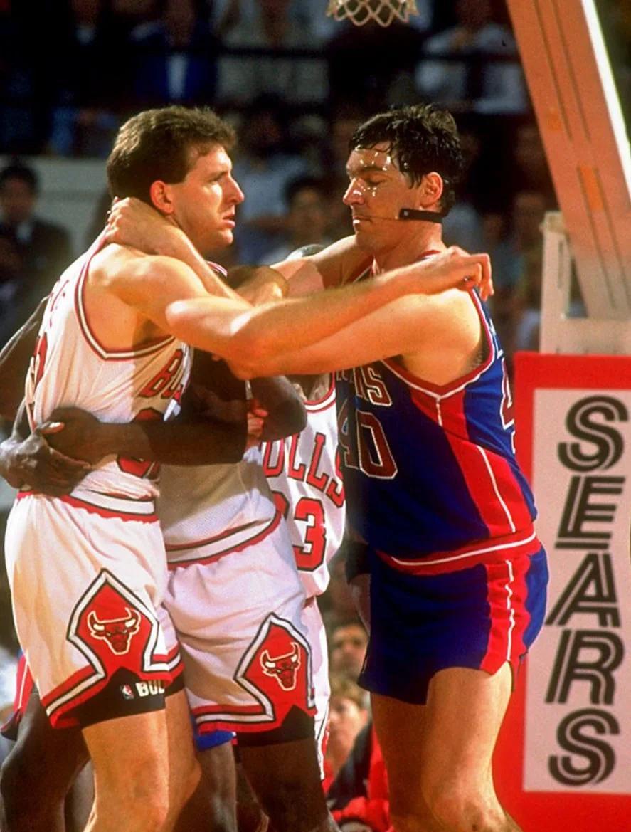 官方：沃尔夫斯堡体育总监申齐洛茨离任（沃尔夫斯堡官宣：体育总监申齐洛茨卸任）