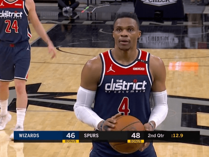 很明显，哈维＞哈维阿隆索[祈祷][good] 拉...（显而易见：哈维比哈维阿隆索更强[祈祷][good]...）