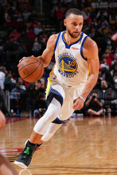 40岁依旧能飞，C罗对阵赛哈特海湾上演高难度倒钩破门（40岁C罗仍能起飞，战赛哈特海湾上演高难倒钩破门）