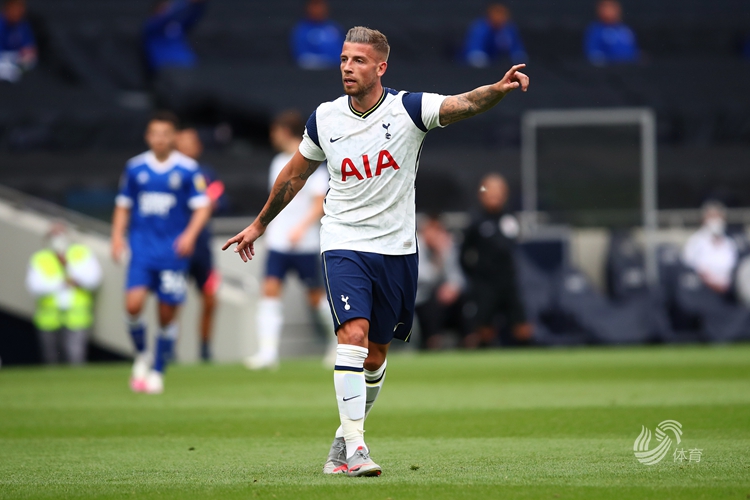 NBA球员合同更新及薪资排行榜（NBA球员最新合约动态与薪资排名）